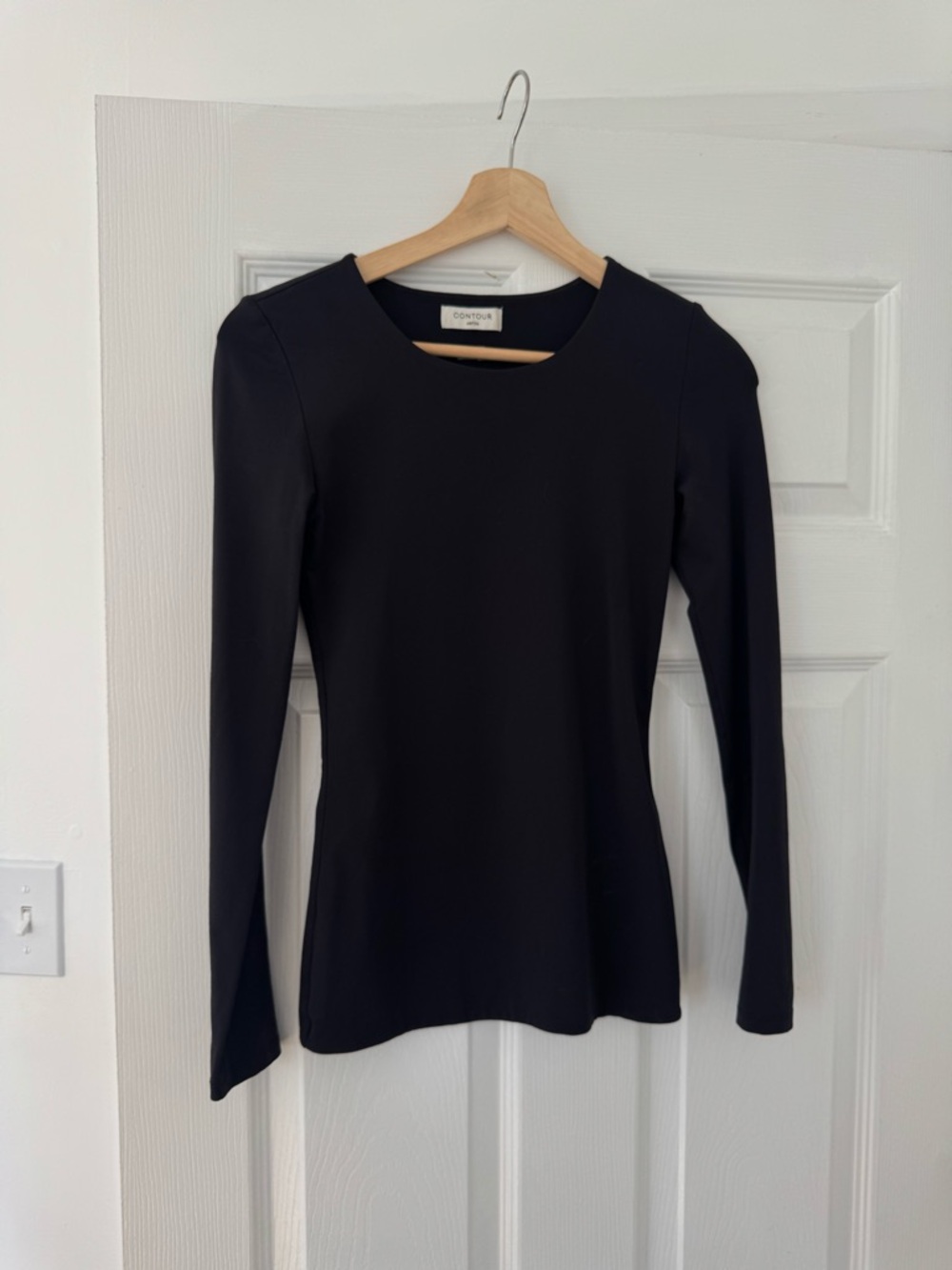 Aritzia Black Long-Sleeve Contour